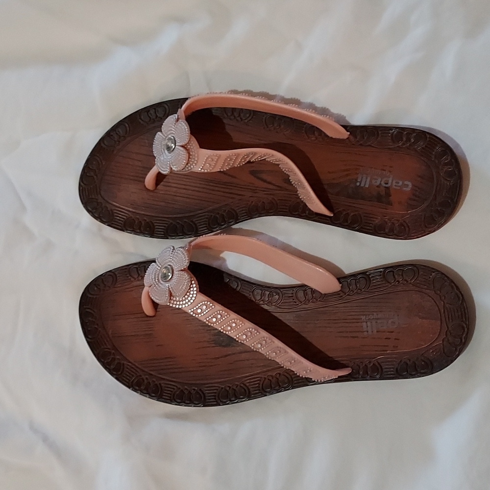 Capelli New York women flip-flops